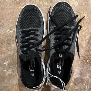 Brand new sketchers tennis shoes! Never warn amazing deal